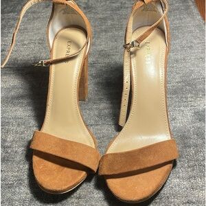 Express brown Suede heels